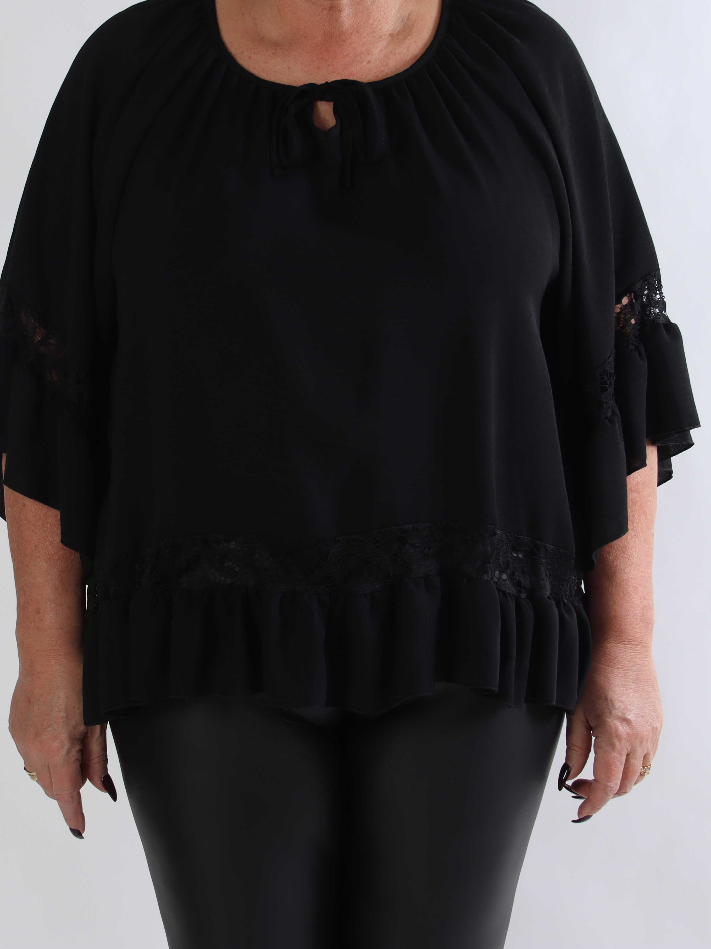 Pepita - Plus size tunika i løs pasform med blonde- og flæsedetaljer